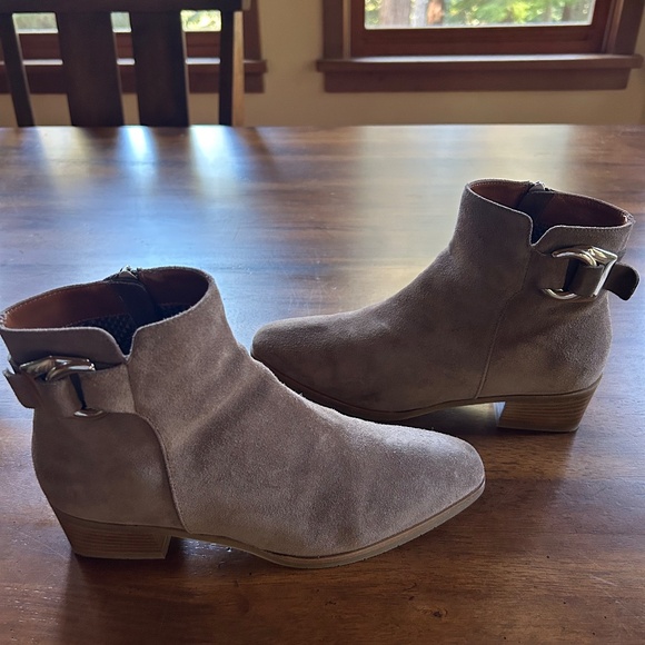 Aquatalia Faria Suede (taupe) Booties (8.5M) - Picture 4 of 6
